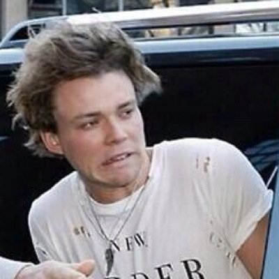 @5sos over breathing @ashton5sos hold me  @niallofficial il bathe u cry/4 // no/5 fML