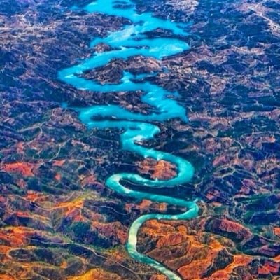 عيشى يا نفس رايقه لاتبالين