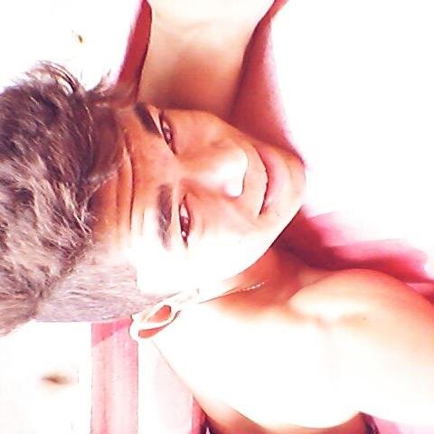 Sou bolo doido na balada sou romântico, conquistado. Eu sou o cara sou o rei da mulherada mim chamão de pegador. Gosto de Mim senti livre. ✌ Menino de ouro ✌ ♕