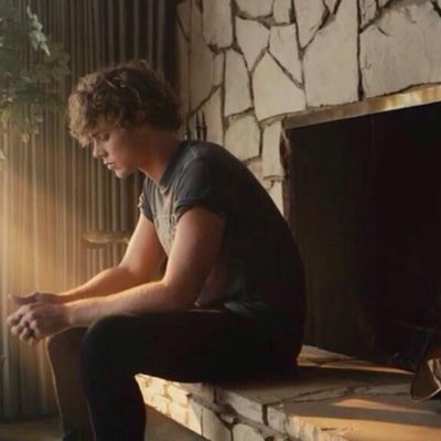 this is a free follow, follow @Rama5SOS instead she does 5SOS polls, imagines and snaps, turn her notifications on so you don't miss out ~