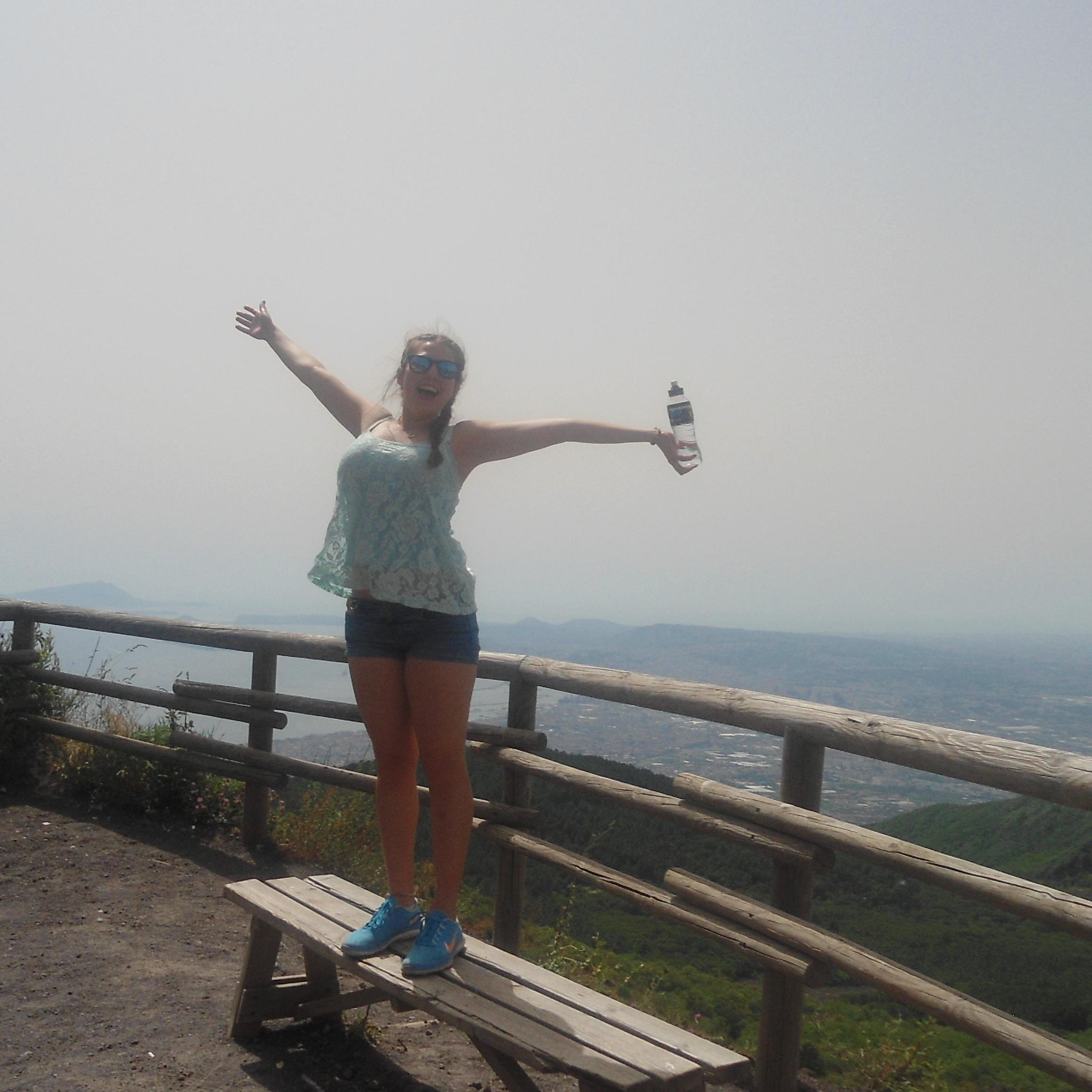 bethlaarr's profile picture. I have a talent for pretty much always being late, especially when public transport's involved // wannabe traveller