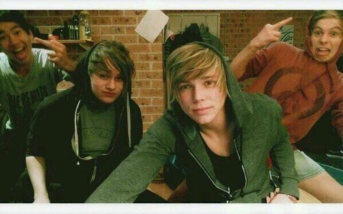 5sosofbianca's profile picture. met niall twice,Ashton,dan ,gemma ,saw harry and ben winston beside me ♡ june2014