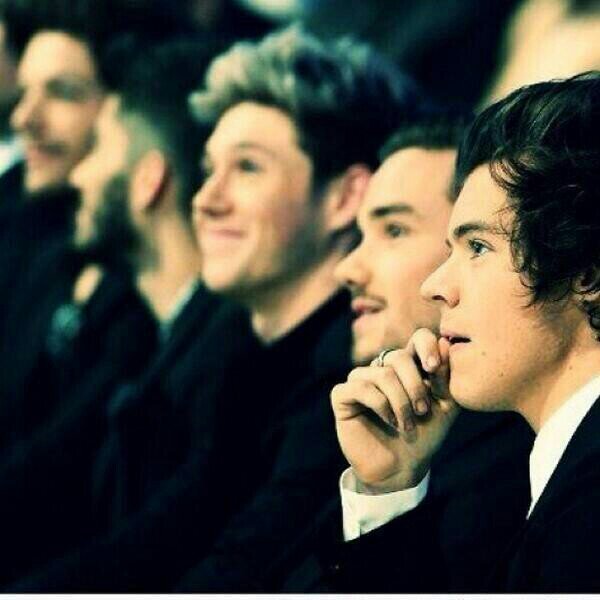 Can you please follow @LovingMyNialler and not this acc ? :)