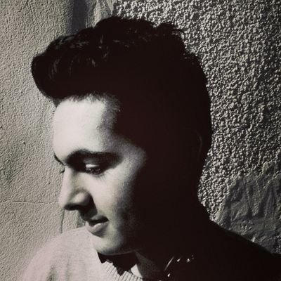 what's up 
am abdo 19 years
from _Lebanon and living in
libya
and I love  music 
and I am  singer^_^.guitar_ player 
 follow me  following you back  
 (^_^)