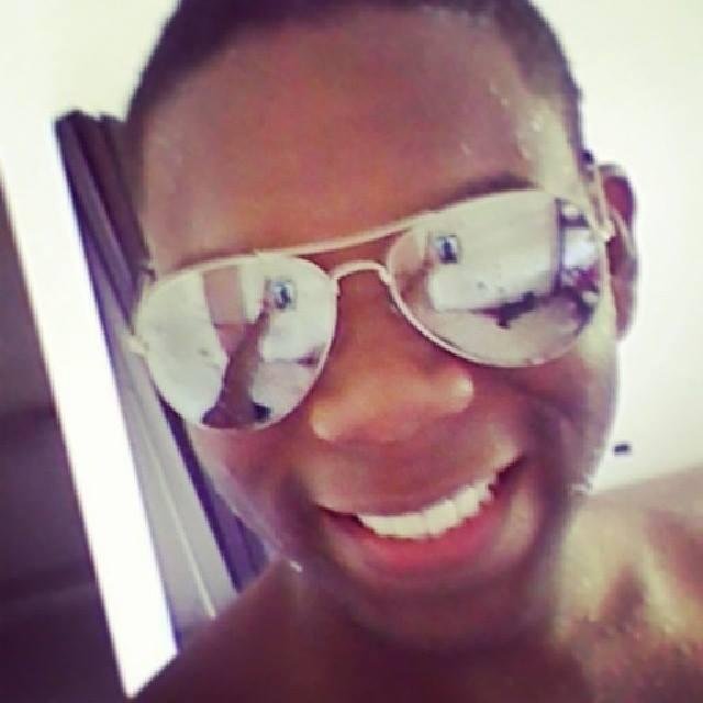 tu nombre es la prueba de que existes con un grito eterno 
la voz que nace y te hace atravesar el tiempo 
la esencia que te diferencia y te hace brillar.♪♪