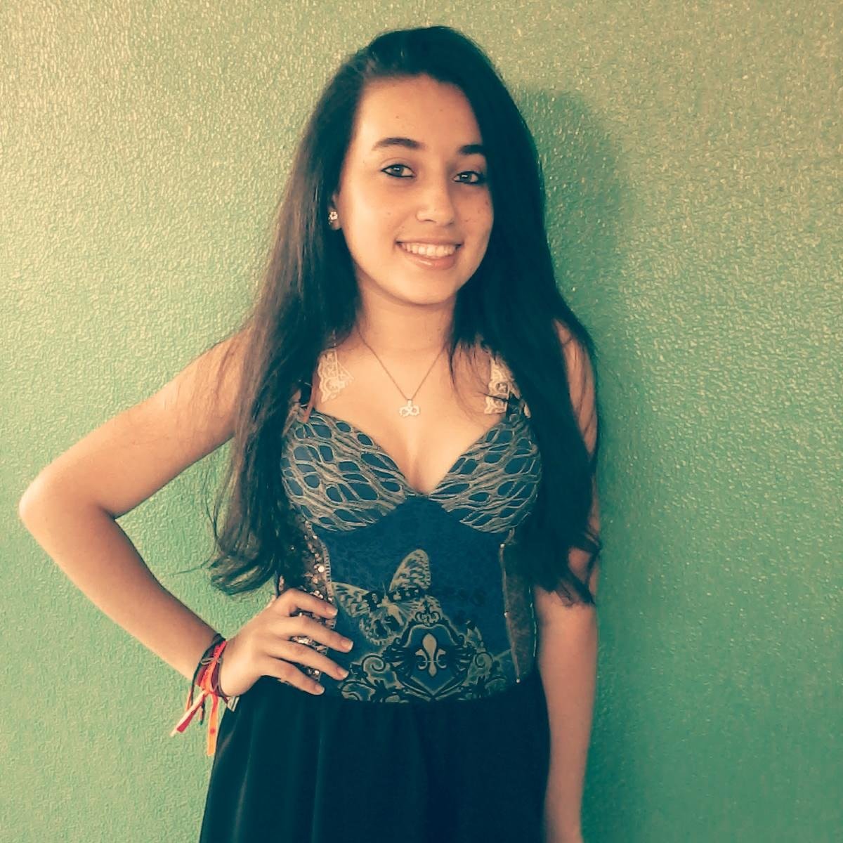 A distância pode impedir um abraço,um beijo. Mas nunca vai impedir seus sentimentos.