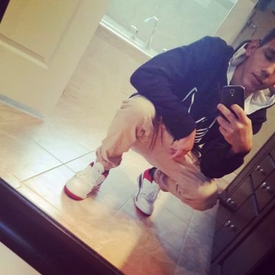 paisavlogs. futbol la una droga para mi. soltero3 y ala orden pero no para cualquiera.