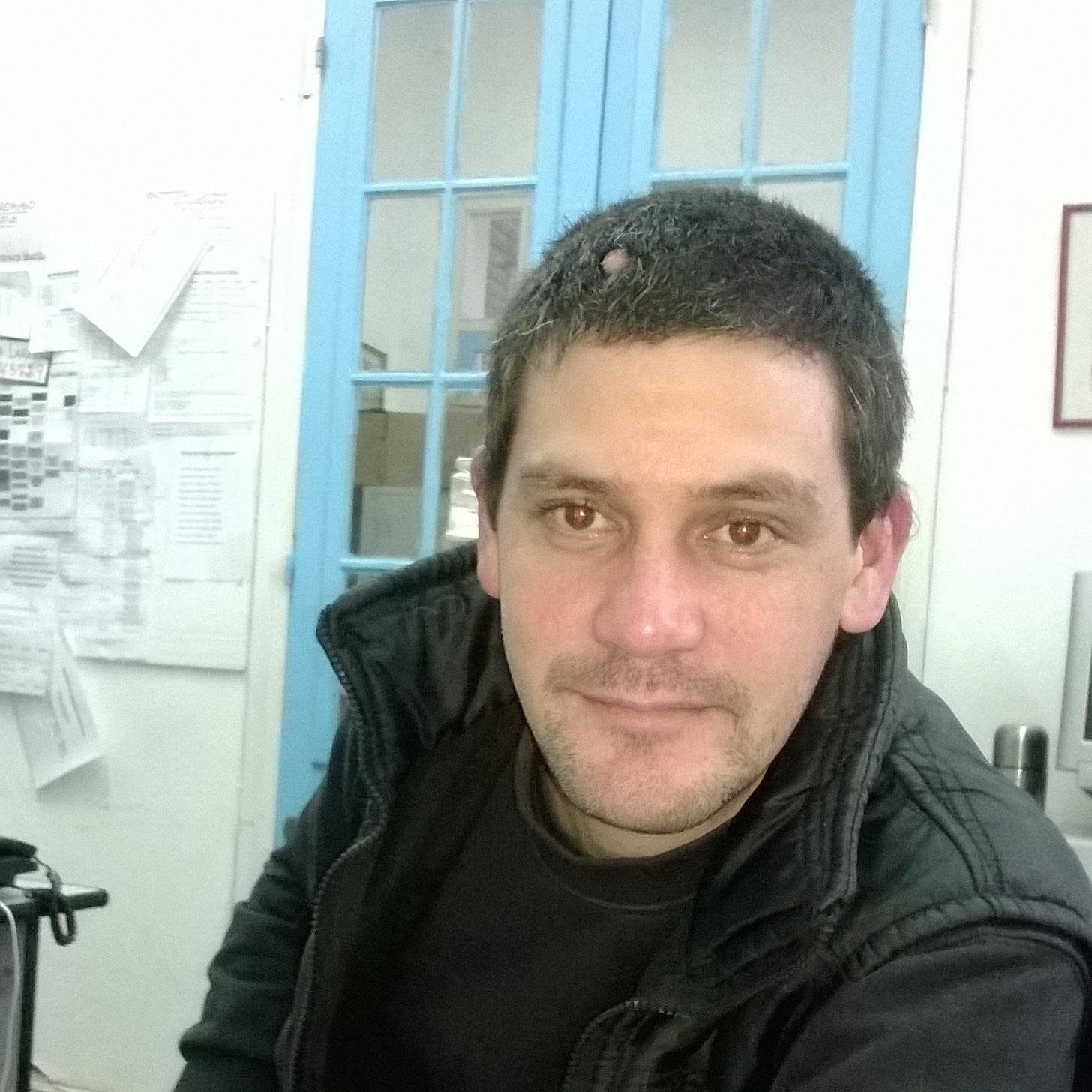 Docente de física, con curiosidad por otros medios educativos