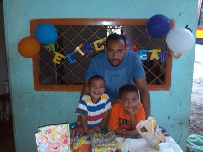 Educador Físico - Entrenador de voleibol.