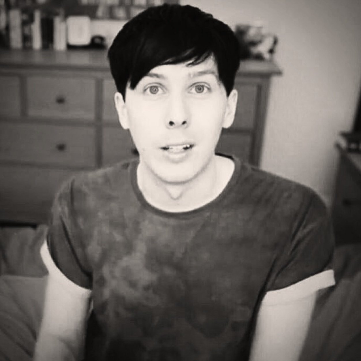 Aye free follow because you're amazing and ily don't follow this account go follow @lovablelester