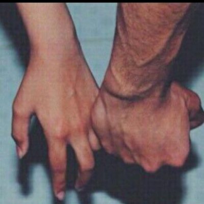 صَعبْ جِداً اقَناعّ القَلبُ انّ يَرميٌ اشّخاصٌ احّبَھمُ فيّ قَاعِ النِسيّان..
