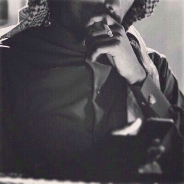 ما خذل وجهه الثقة غير الشكوك. ولا حقر وجهه الوصال غير الجفا. من سبب فقد الثقة طاحوا ملوك. ومن سبب قطع الوصال مات الوفا..