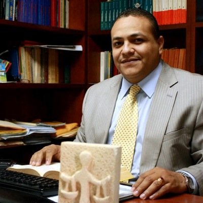 Venezolano, Abogado, Hijo, Padre y Social Demócrata, declarado en (350 CRBV) por mis hijas, familia y Pais.