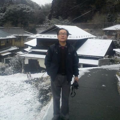 토끼딸과 토끼띠아들을 둔, 마눌의 하늘 / 그리고 황금마차의 수레꾼. /  자칭 휴머니스트. /  애처, 애주가