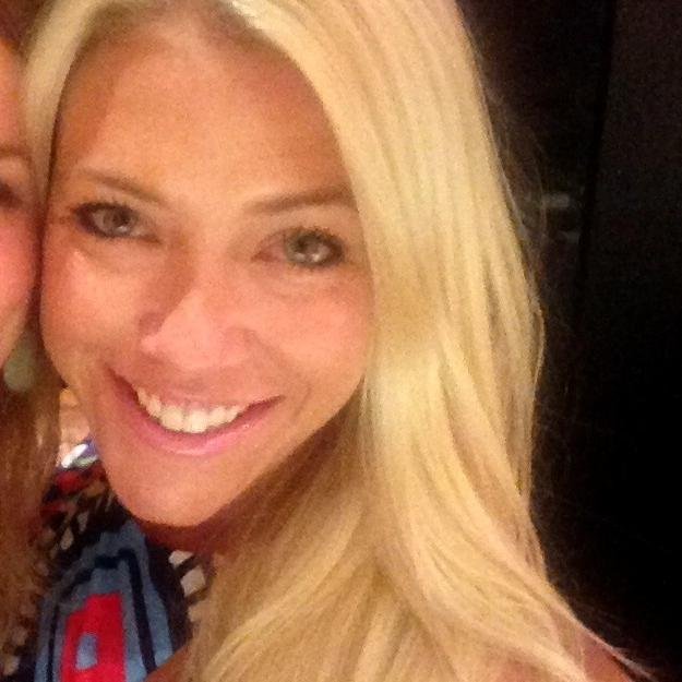 mandaocean's profile picture. Lover of sun & flowers. Addicted to almonds, olives & wine. Can't resist anything chocolate. Always in need of a good adventure.