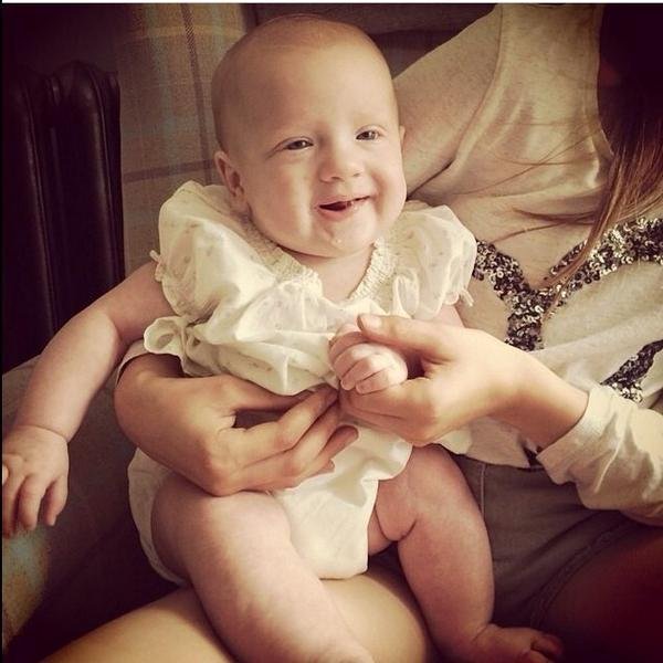 Hello I'm Doris Deakin. I'm daughter of Johannah and Dan, sister of Ernest, Fizzy, Lottie, Daisy, Phoebe and Louis Tomlinson.