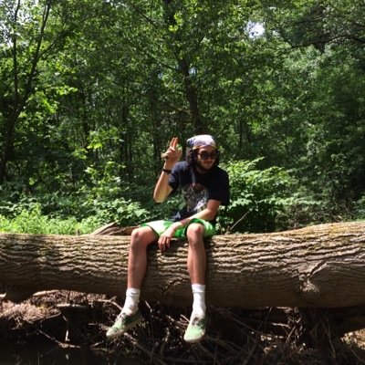 MovesLkeJaeger's profile picture. im tall as hell.