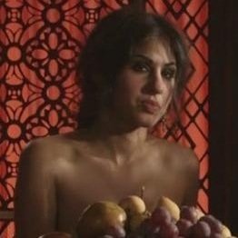 I'm a Whore at Kingslanding, If you want to Rp dm me or tweet me, i only do [RP 18+] Males & Females Welcome {Game Of Thrones RP Only}