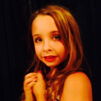 I live in Spokane,MO and i love fancing and Singing i have 2 brothers Austin and Ashton Symes