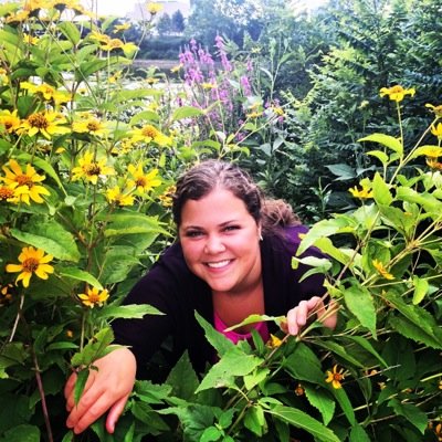 em_sieg's profile picture. Don't chase anything but drinks and dreams.