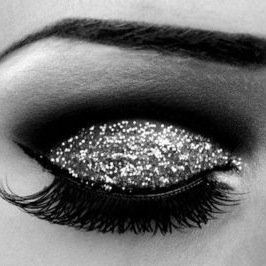 May the wings of your eyeliner always be even