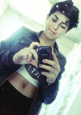 ¿ Sabés cuántas veces me dijieron que no a mi , y sobreviví ? Dame la mano , que te enseño a perder.         



25/05/12♥