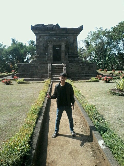 Putragranessa's profile picture. MONSTER - Be interesting,Be enthusiastic...and Don't talk too much !