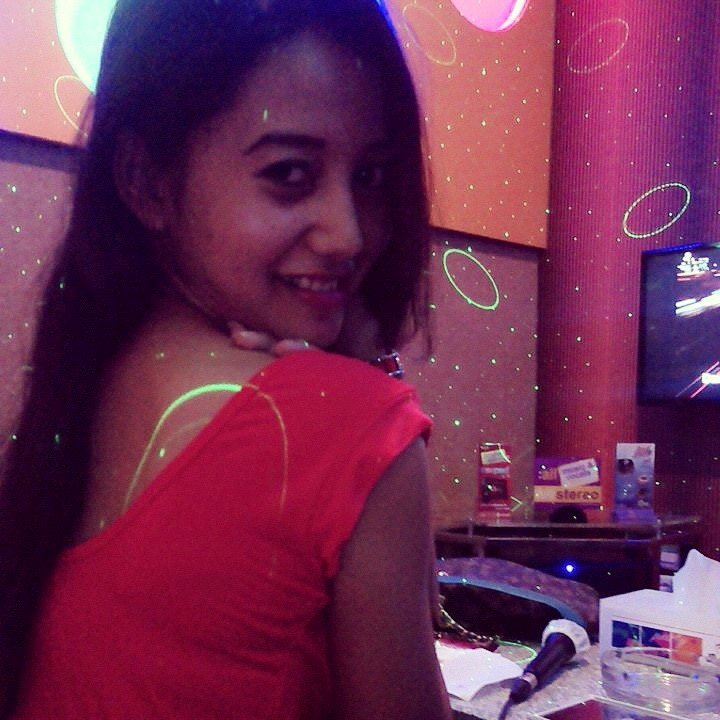 just simple women born and grown up in Jambi  IG: @RinaaCarolina
