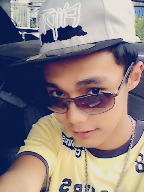 Merchandiser,ModeL,acoustic singer,guitarist,DJ,