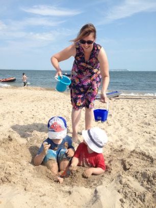 Mum of 4 boys, library assistant, former primary teacher. #music #books #love