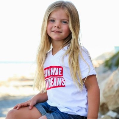Hi im Louise i am 5 years | love my mommy @clumsyfaker ♡