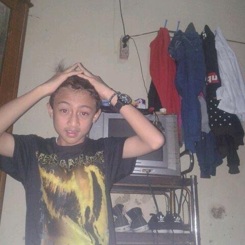 Senyuman merupakan hal
kecil yang dapat membuat
hidup ini menjadi lebih
mudah|| Follow Me ;)