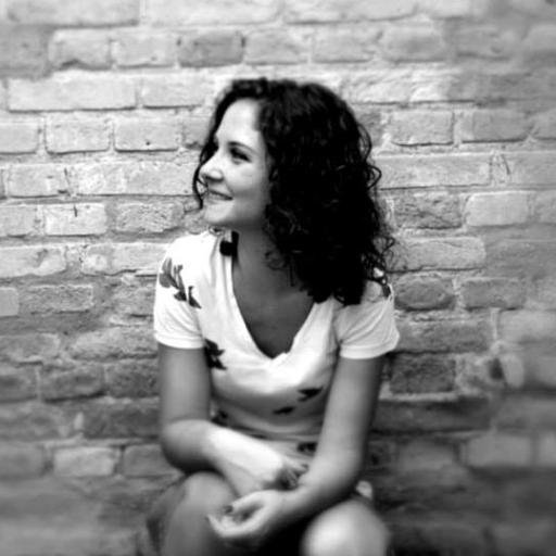 working mom, louca das plantas, adepta da moda sustentável e organizo os livros por cor