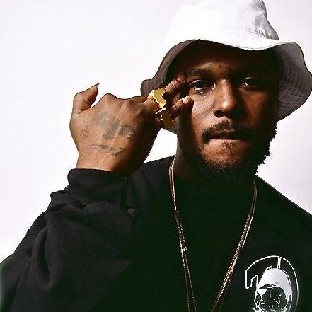 YouFuckenDrugo's profile picture. cod is gay