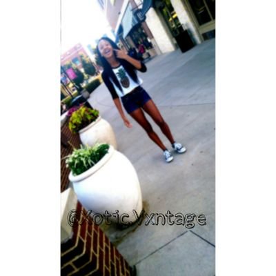 Hi Beautiees!♡
Follow me on instagram @Xotic.Vxntage

XO.ARMANI