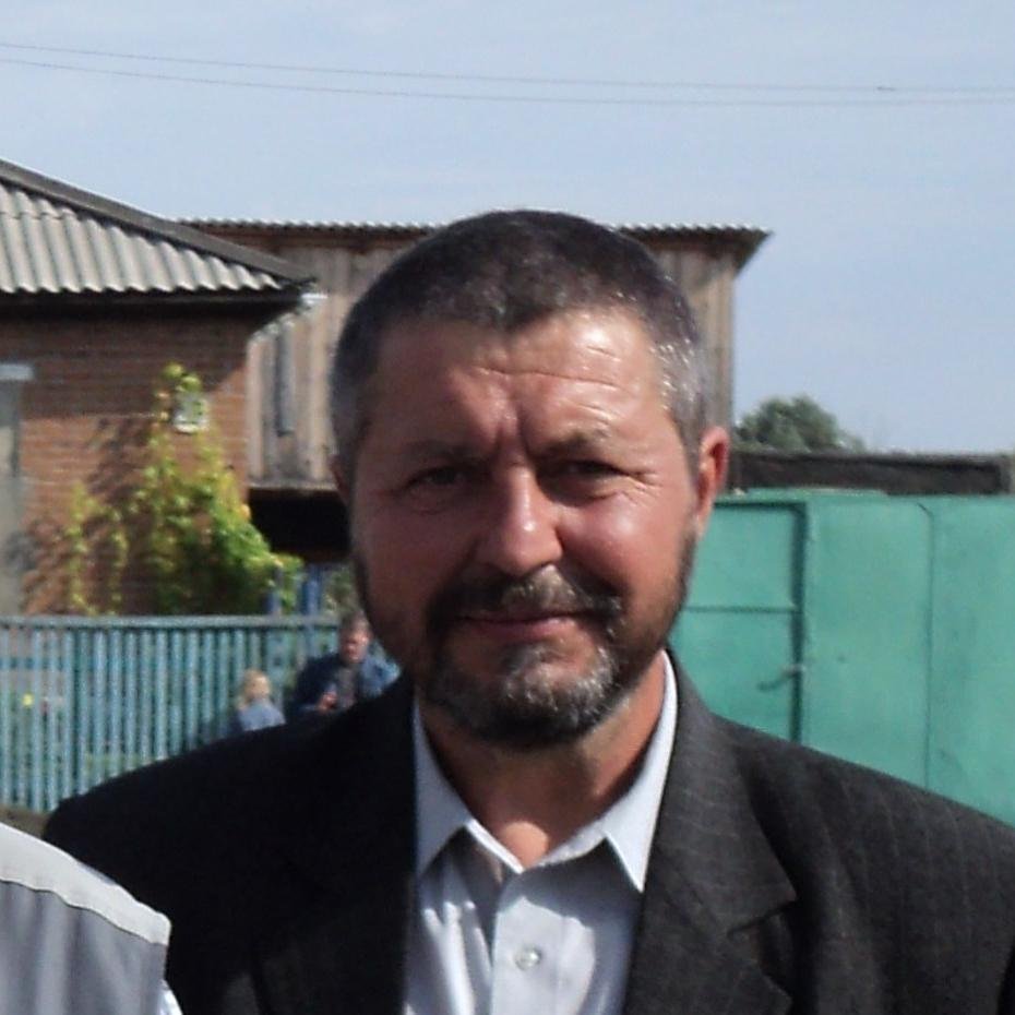 женат, имею 2 детей, дочка сынуля.