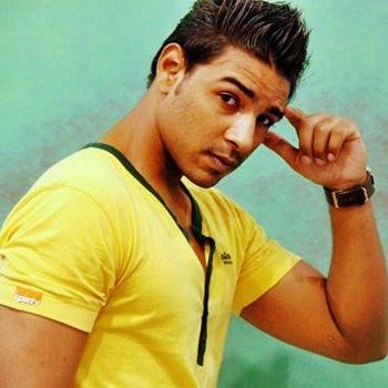 SIढ़ियां उन्हे मुबारक हो, जिन्हे छत तक जाना है; मेरी मंज़िल तो आसमान है, रास्ता मुझे खुद बनाना है