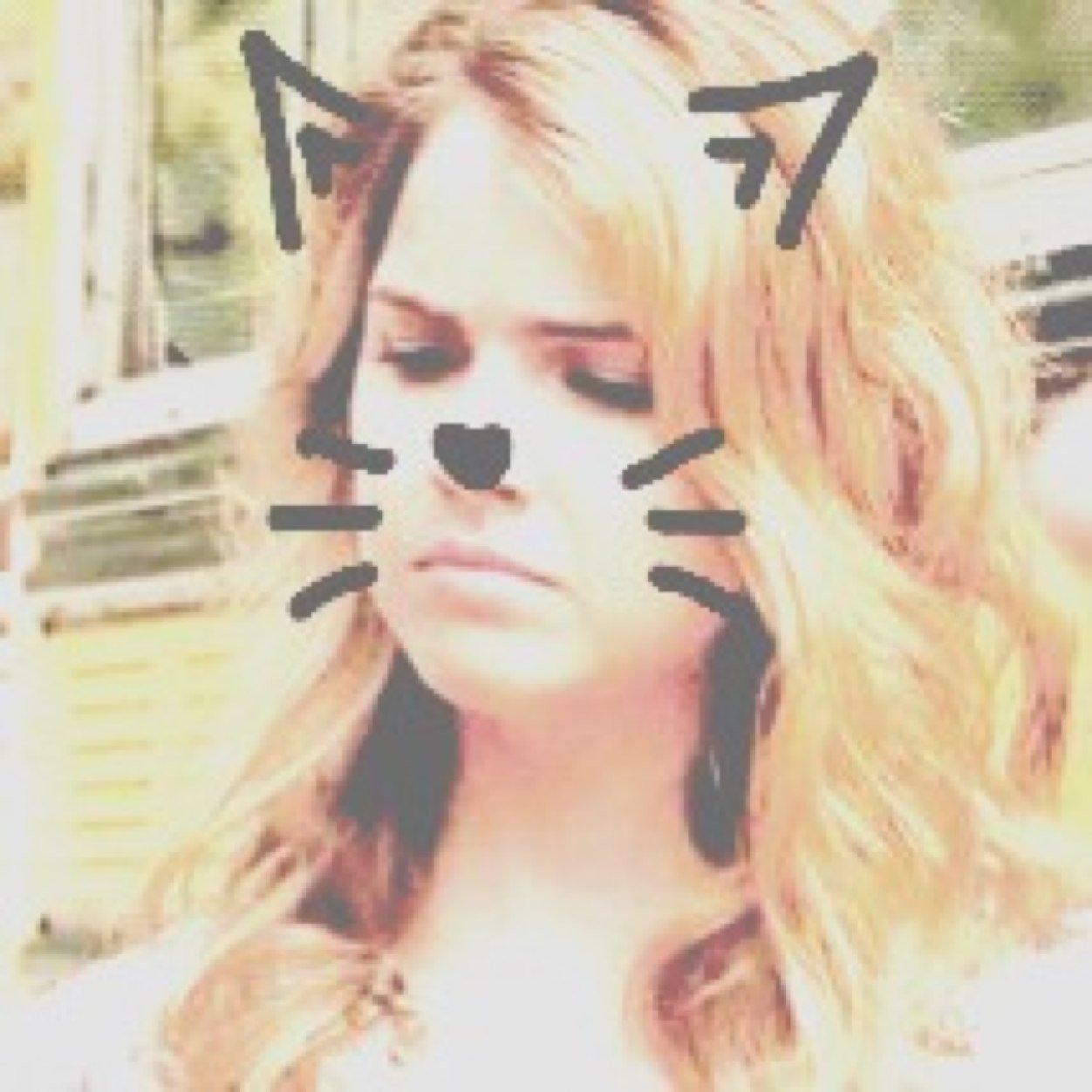 “If she was weak and injured, yeah. If hunting had been bad that season I would eat her. Then I'd leave.” {RP/Literate/TW/AnyShip/Unclaimed/DMs open}