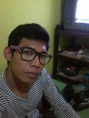 Cintai lah ss'orang dngan k'kurangan'y, jgan mncintai cz klebihan'y..