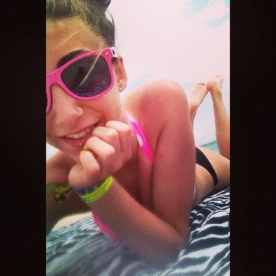 #teamtaurus. #teamfollowback. Snapchat: aninha017. Instagram: Aninhasofia_xo