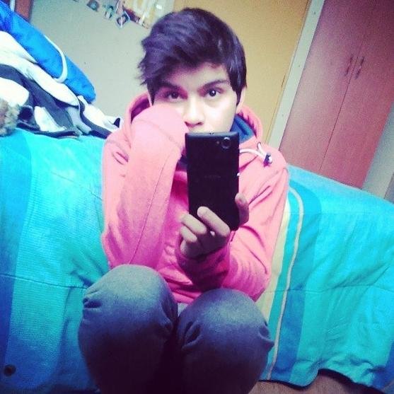 HOLA :D me llamo josé alejandro, tengo 17 años, signo sagitario,estudio en liceo industrial osorno, soy DirectionerBoy y Smilerboy. xhau gracias las qero :p ✌