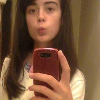 Hii, i´m years old 13, i love 1D, Zayn my favorite, love claire´s, DIRECTIONER FOREVER  ... sigo todos de volta
