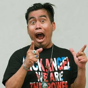 Komedian seniman untuk menghibur dan berbagi keceriaan