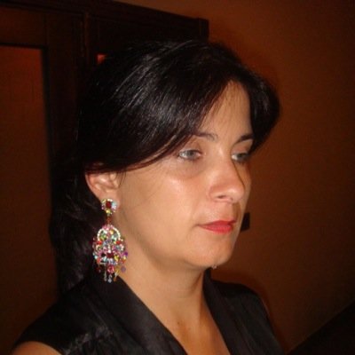 Cambia digo siempre lo q pienso y nadie me va a cambiar aunque a veces me arrepiento yo no me puedo callar como me calle reviento.