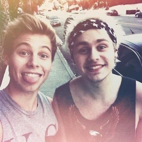 hey, free follow by @irwinirvanax a follow will be nice☻ ask for a follow back☻☻