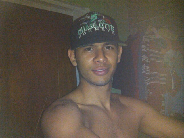 Rualheni's profile picture. chamo trabajador, estudiante,  jodedor y pendiente de conocer mujeres q esten buenísimas y sean pa'lante