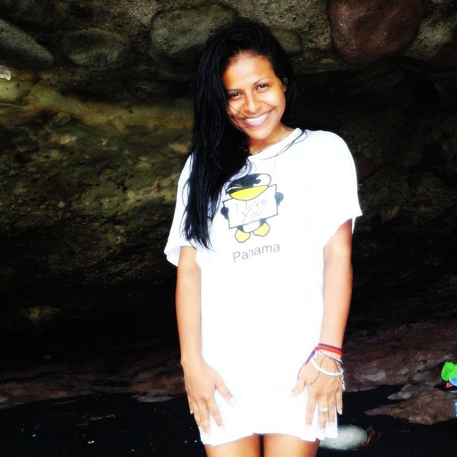 StephaniJohanny's profile picture. ¡Hey, hey, sonríe!
más no te escondas detrás de esa sonrisa...
Muestra aquello que eres, sin miedo.
Existen personas que sueñan
con tu sonrisa, así como yo