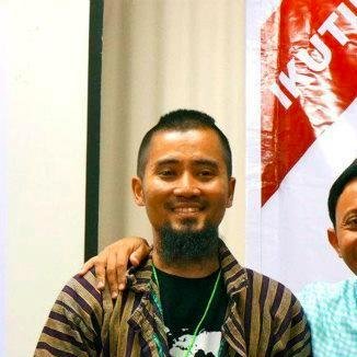 Abdi Dalem | Pelayan profesional | Ambtenaar | Professional servant | Knowledge must be free | mkuntab@gmail.com | tut wuri handayani