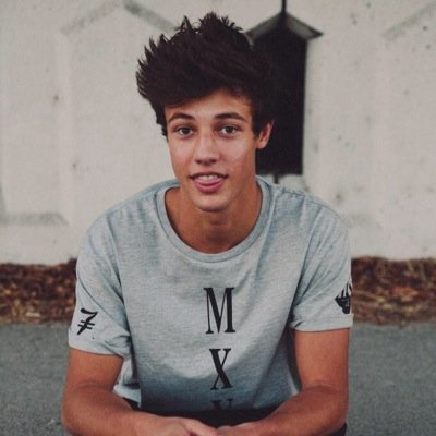 this is a free follow, so can you please  follow @mattlovesemilia ask for a follow back thanks bbys(: