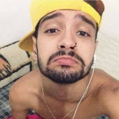 Deita na minha cama,bora fazer um flow.Aqui so entra mina que curte um rap bom!✌️